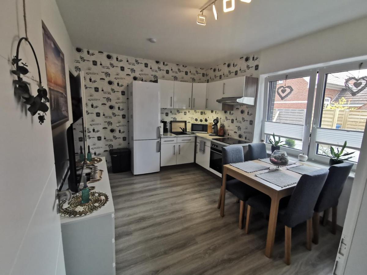 Ferienwohnung Am Dock Apen エクステリア 写真