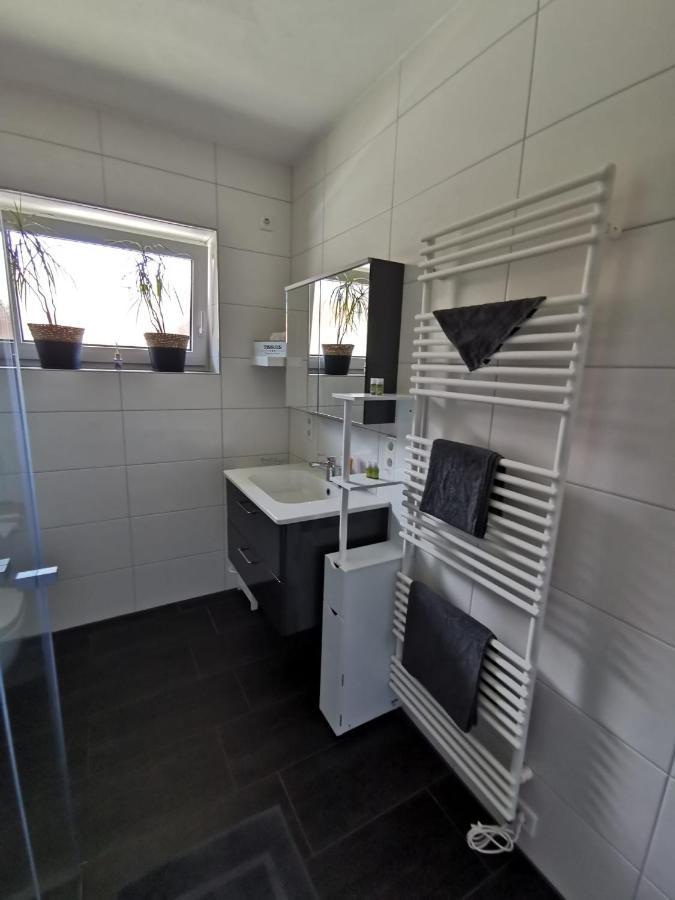 Ferienwohnung Am Dock Apen エクステリア 写真