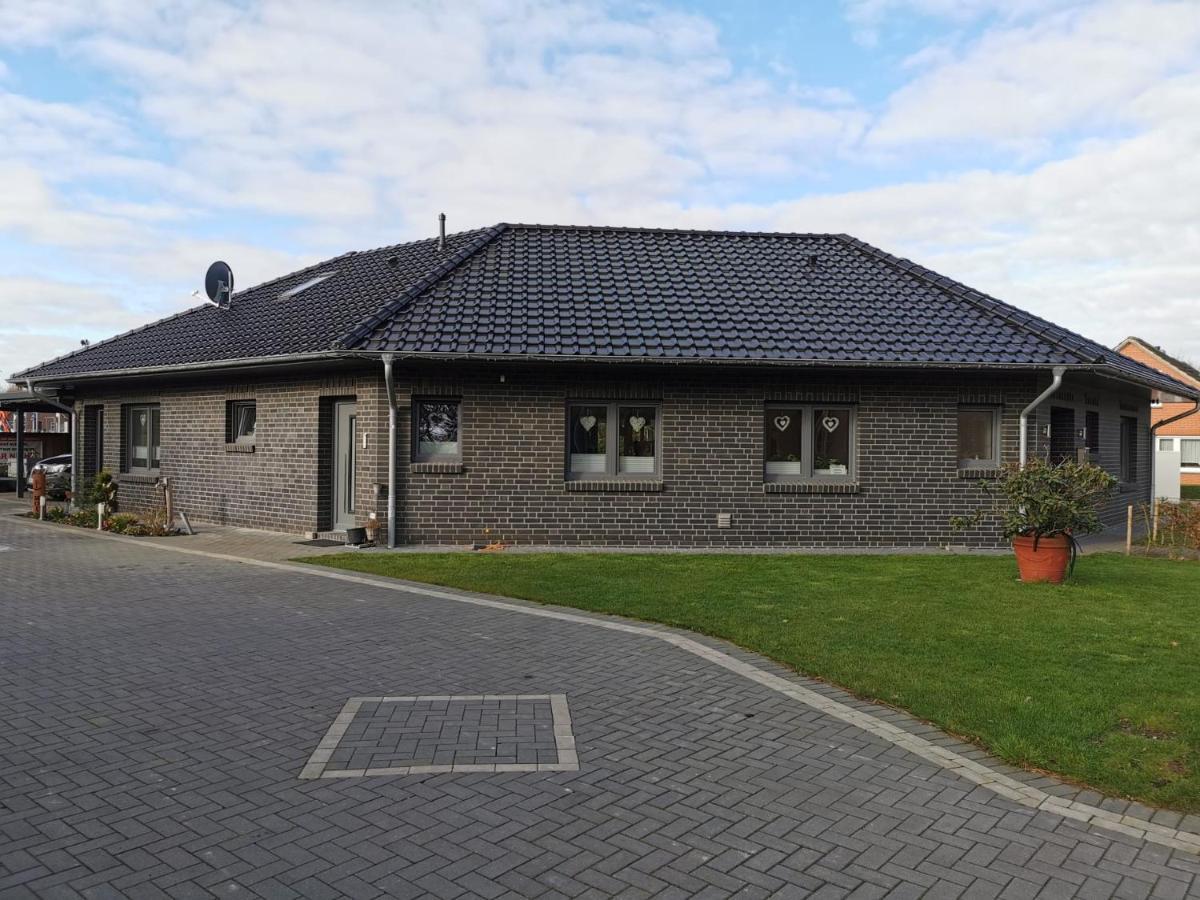 Ferienwohnung Am Dock Apen エクステリア 写真